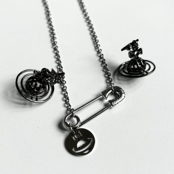 گردنبند و گوشواره ویوین وست وود